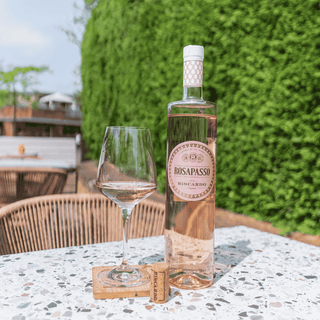 Biscardo Rosapasso op het terras van Verboon Wines Wine Bar in Berkel en Rodenrijs