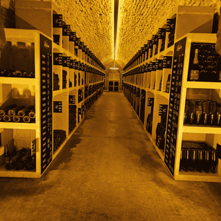 Een foto van het wijnhuis Lanson te koop bij Verboon Wines