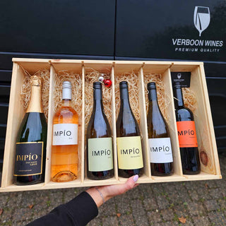An Impio A Day Keeps The Doctor Away wijnpakket met zes Impío wijnen in houten wijnkist bij Verboon Wines