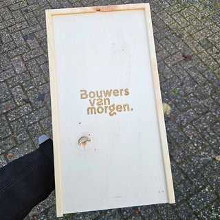 Houtenkist gegraveerd