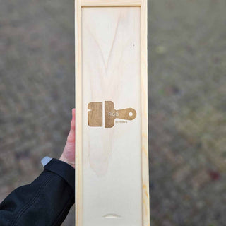Houtenkist gegraveerd