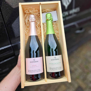 Oostenrijkse bubbels wijnpakket met Dürnberg Blanc de Blancs en Sparkling Rosé in houten wijnkist bij Verboon Wines